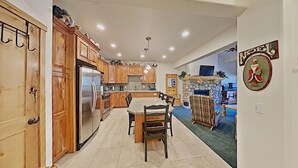 House, 1 Bedroom | Private kitchen