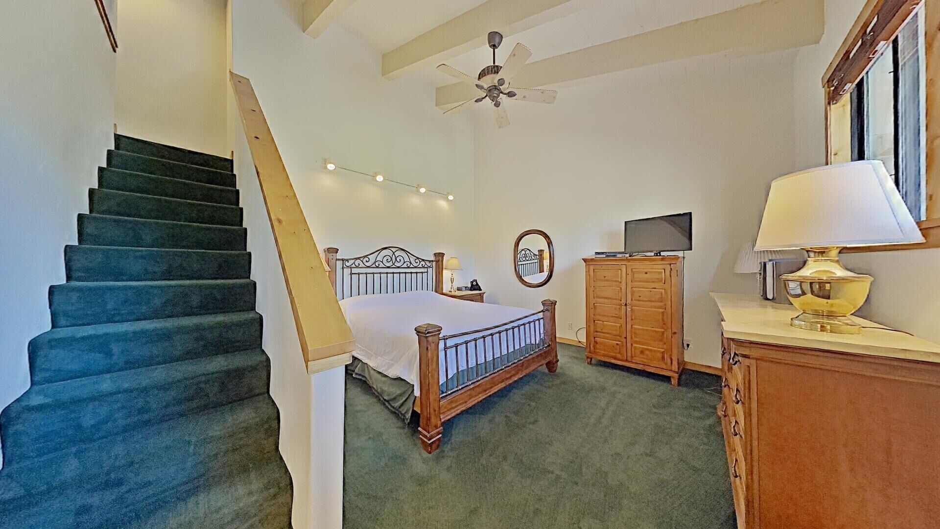 Studio | In-room safe, iron/ironing board