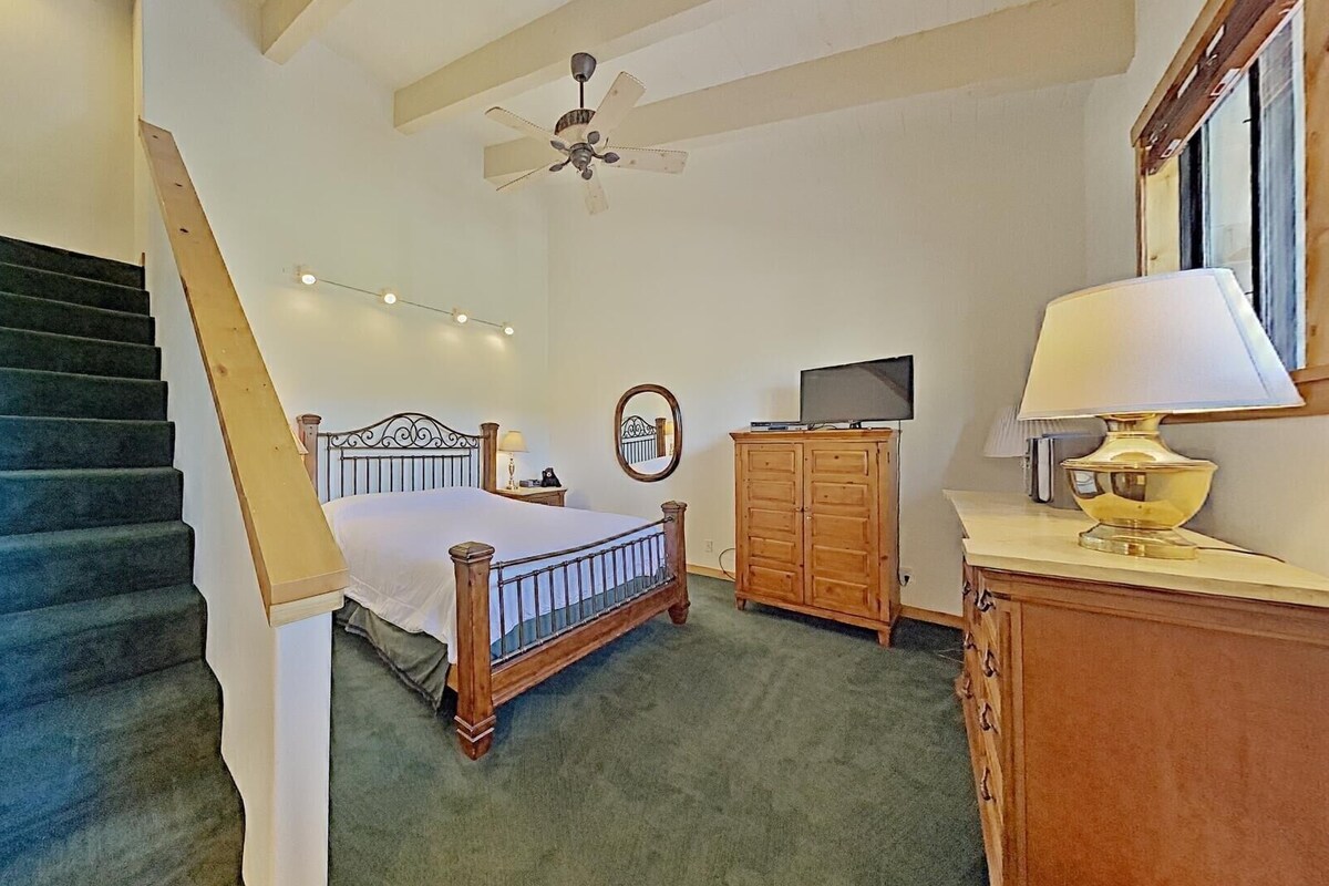 Studio | In-room safe, iron/ironing board