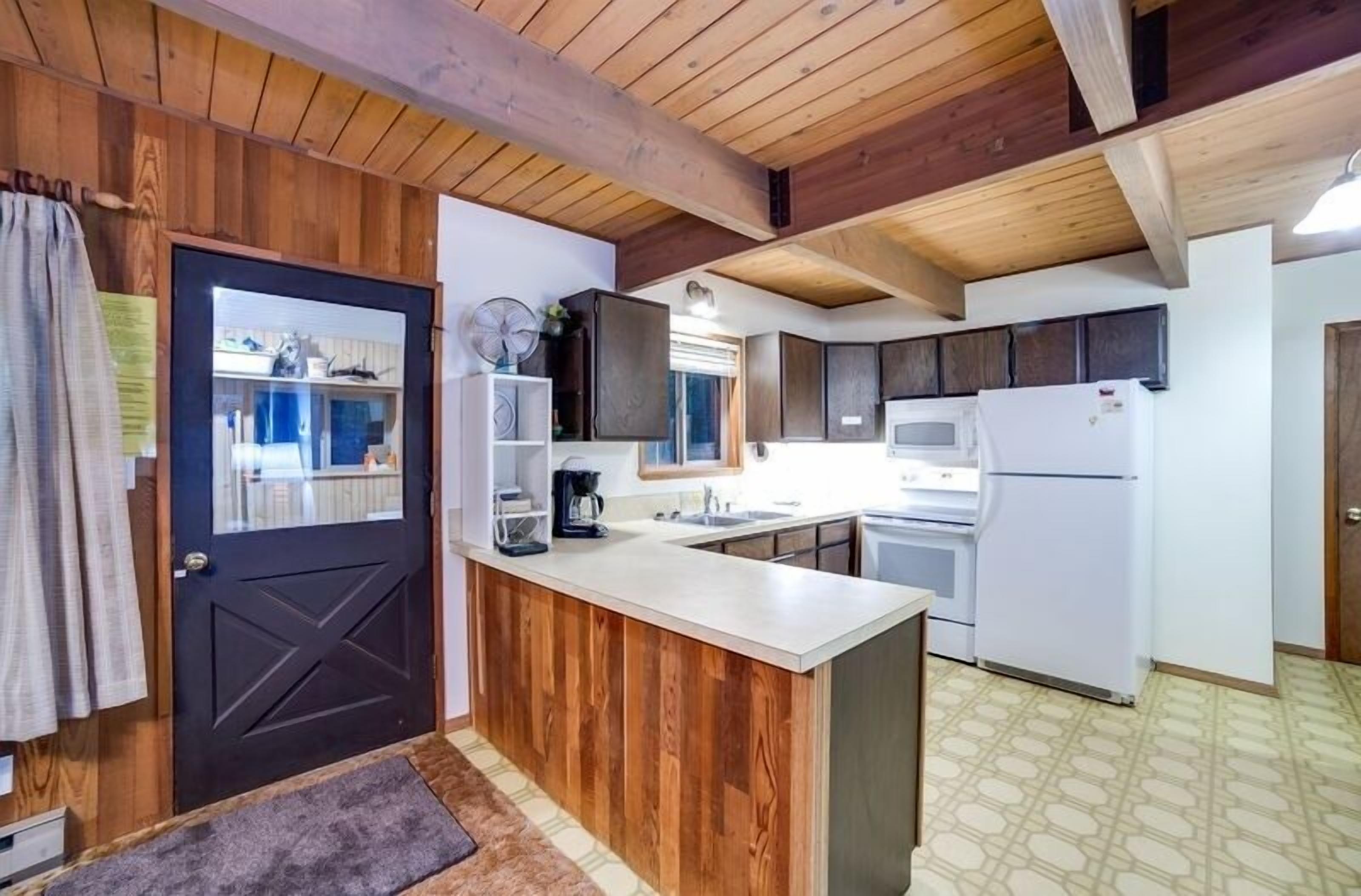 Apartment, 4 Bedrooms | Private kitchen | Electric kettle