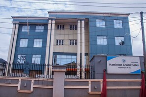 Façana frontal de l'allotjament