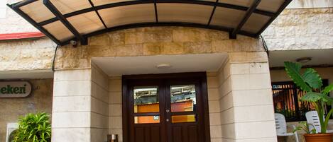 Majoituspaikan sisäänkäynti