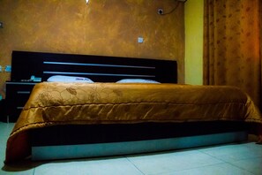 Quarto clássico | Escrivaninha, Wi-Fi de cortesia