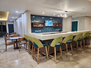 Bar (on property) - Wexford Court Hotel (Montego Bay)