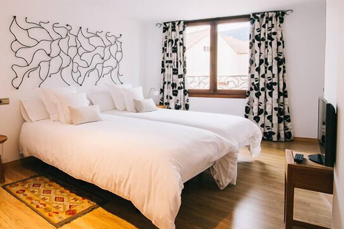 Zweibettzimmer | Verdunkelungsvorhänge, schallisolierte Zimmer, Babybetten