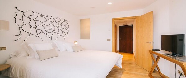 Blackout curtains, soundproofing, cots/infant beds, free WiFi