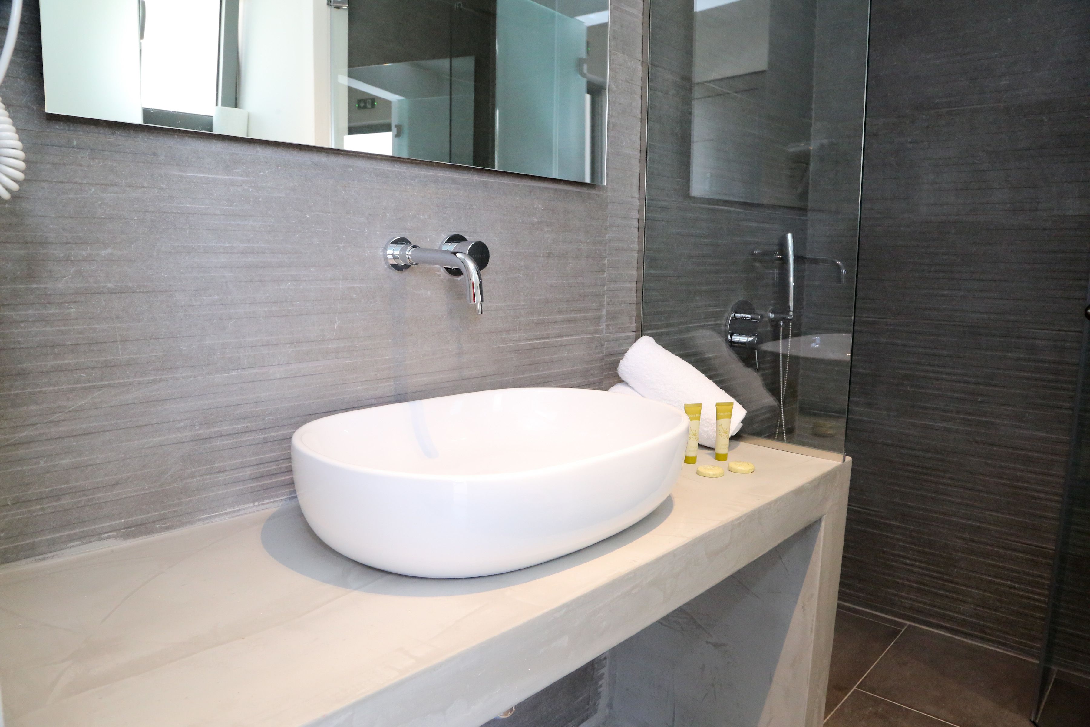 triple room | bathroom sink