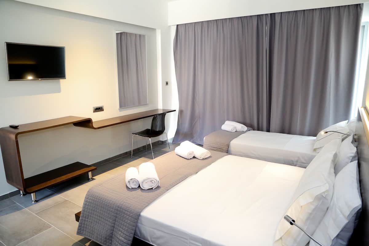 Driepersoonskamer | Luxe beddengoed, een minibar met enkele gratis items