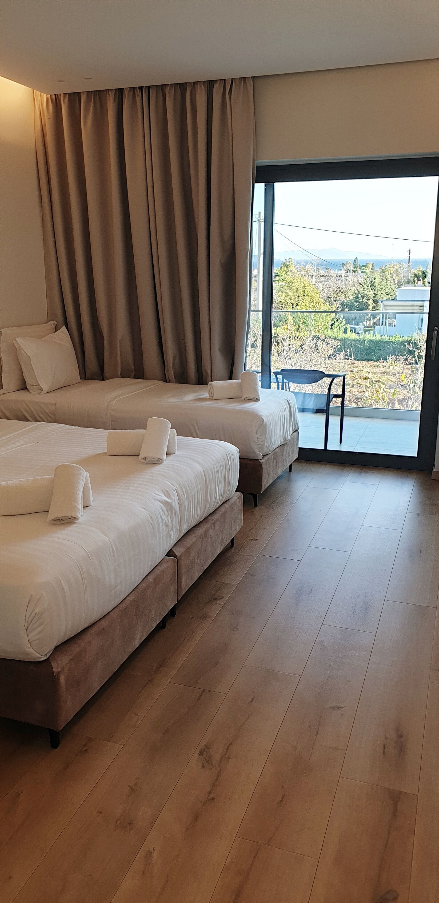 Executive-værelse til 3 personer | Premium-sengetøj, minibar, pengeskab på værelset, skrivebord