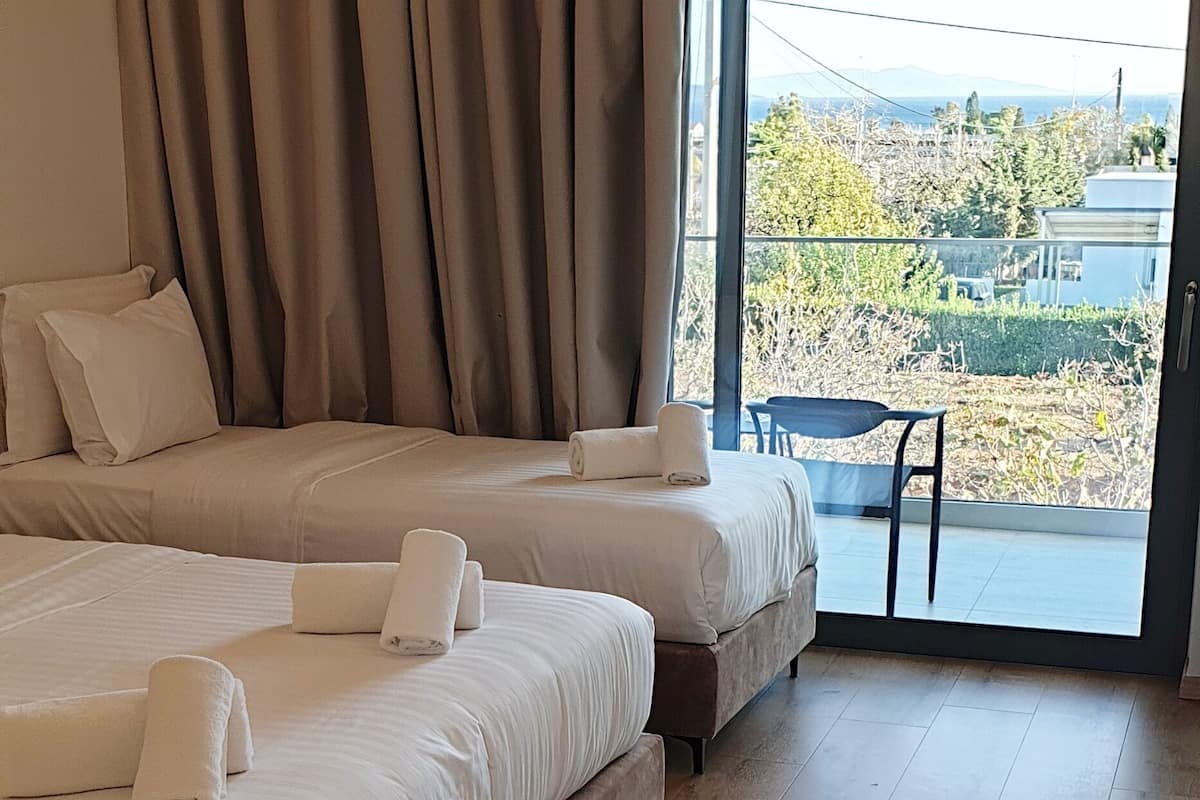 Executive-værelse til 3 personer | Premium-sengetøj, minibar, pengeskab på værelset, skrivebord