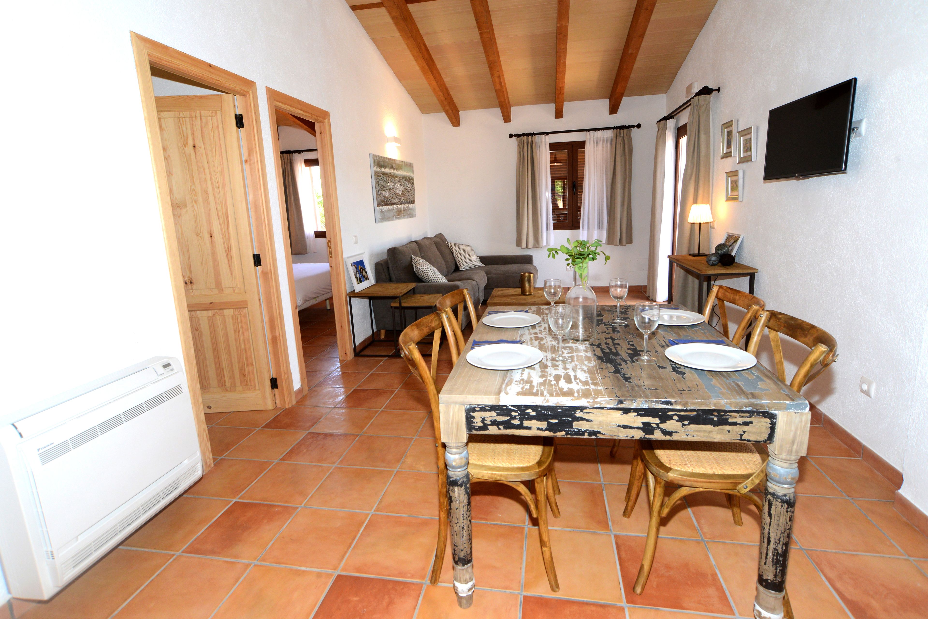 家庭公寓, 2 間臥室, 露台 | 客廳 | 平面電視