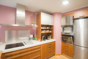 Apartment, 1 Bedroom | Private kitchen | Electric kettle