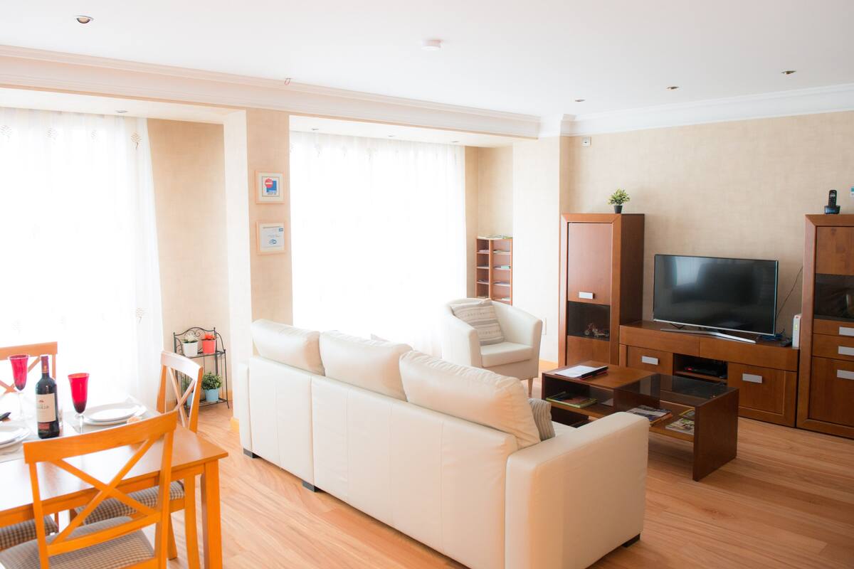 Departamento, 1 habitación | Sala de estar | Televisión de pantalla plana de 32 pulgadas con canales digitales