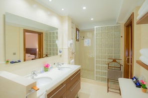 Apartment, 1 Bedroom | Bathroom | Shower, free toiletries, hair dryer, towels