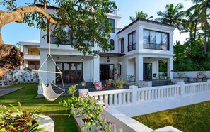 Interior entrance - EQC Hotel 727 (Région Test)