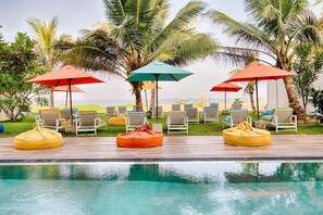 Poolside bar - EQC Hotel 727 (Région Test)