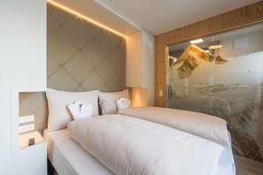 Quadruple Room | Interior - EQC Hotel 766 (Région Test)