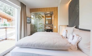 Quadruple Room | Interior - EQC Hotel 766 (Région Test)
