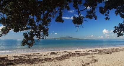 Sea la Vie in the Bays