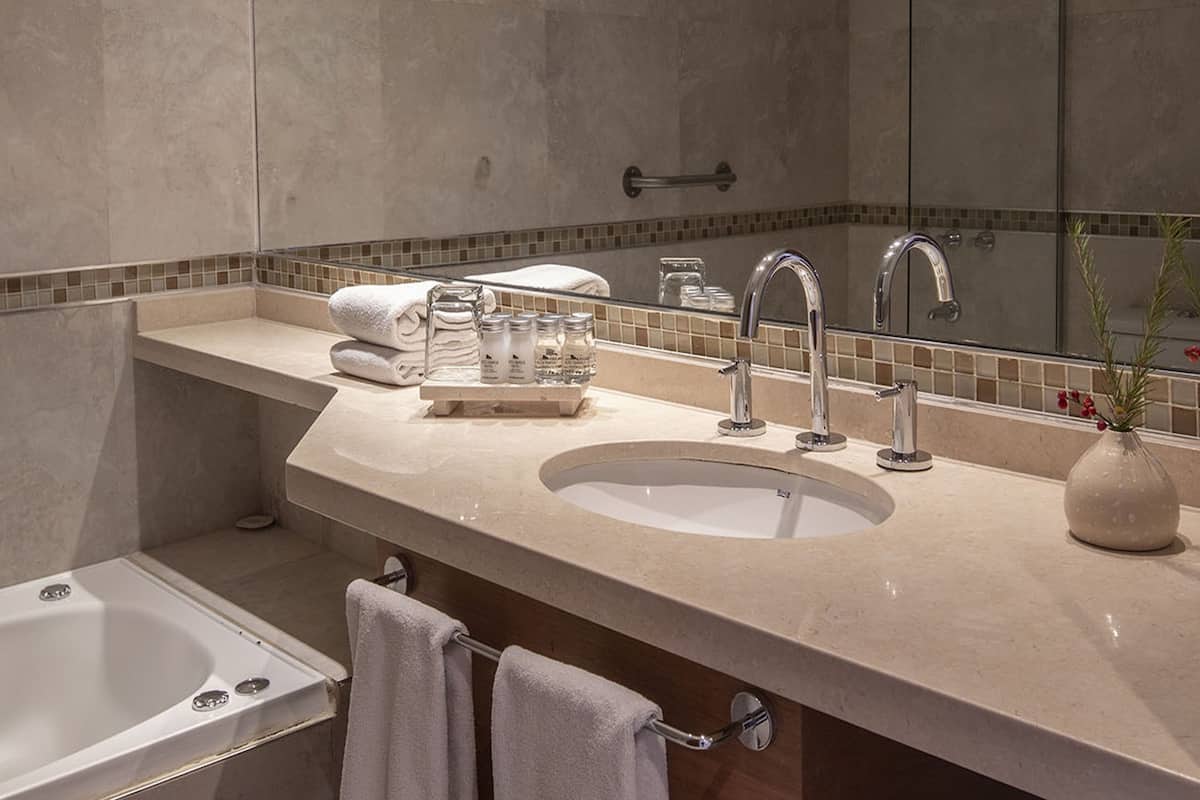 deluxe suite | bathroom | free toiletries, hair dryer, bidet, towels