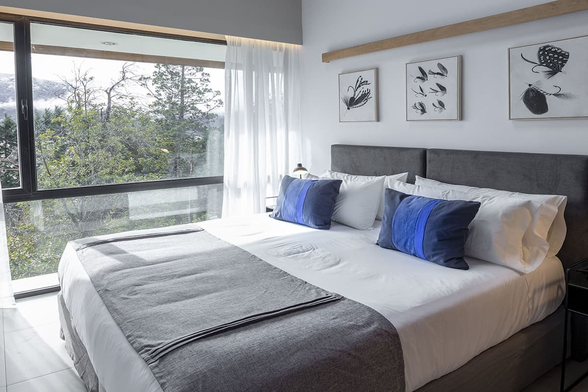 deluxe suite | 1 bedroom, premium bedding, down duvets, pillow-top beds