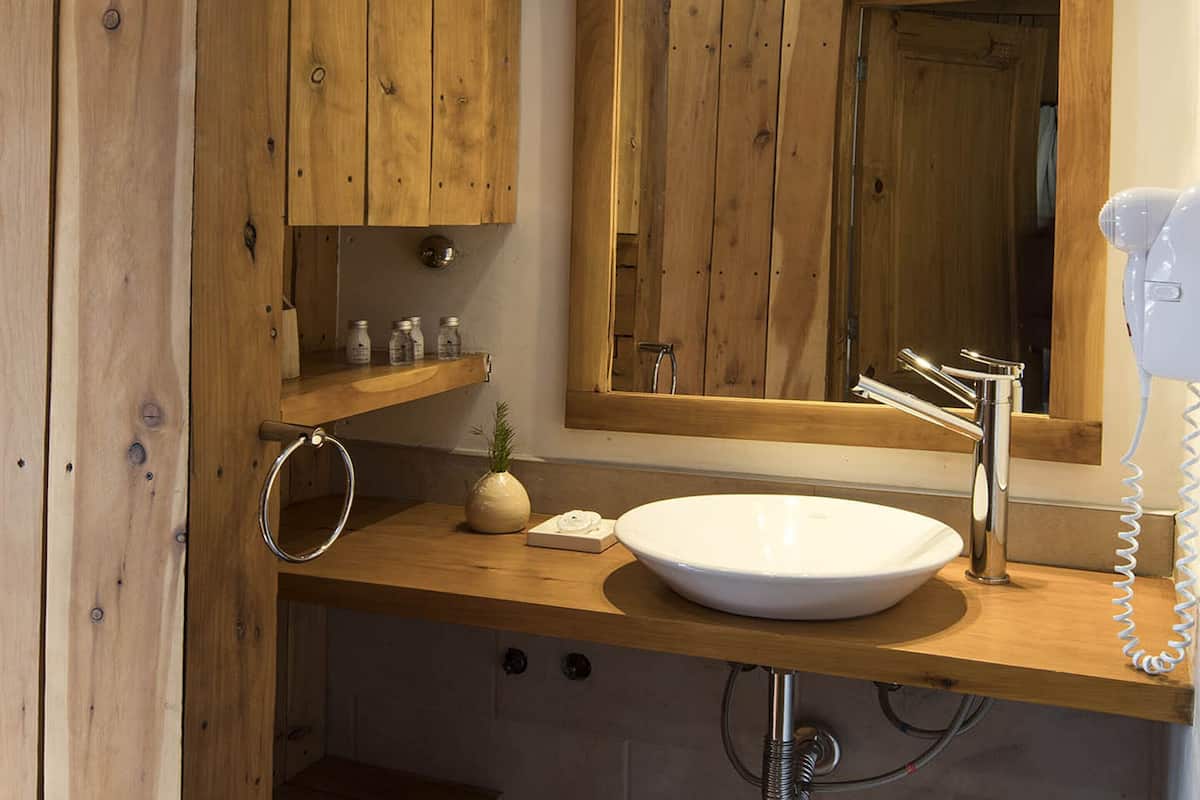 cabin, 1 bedroom (forest house) | bathroom | free toiletries, hair dryer, bidet, towels