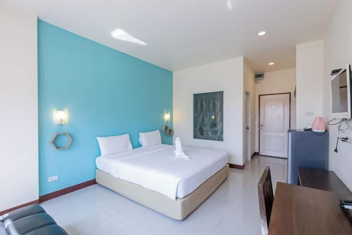 Desk, free WiFi, bed sheets