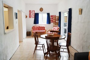 In-room dining - Whitehouse Apartments Rarotonga (Rarotonga)