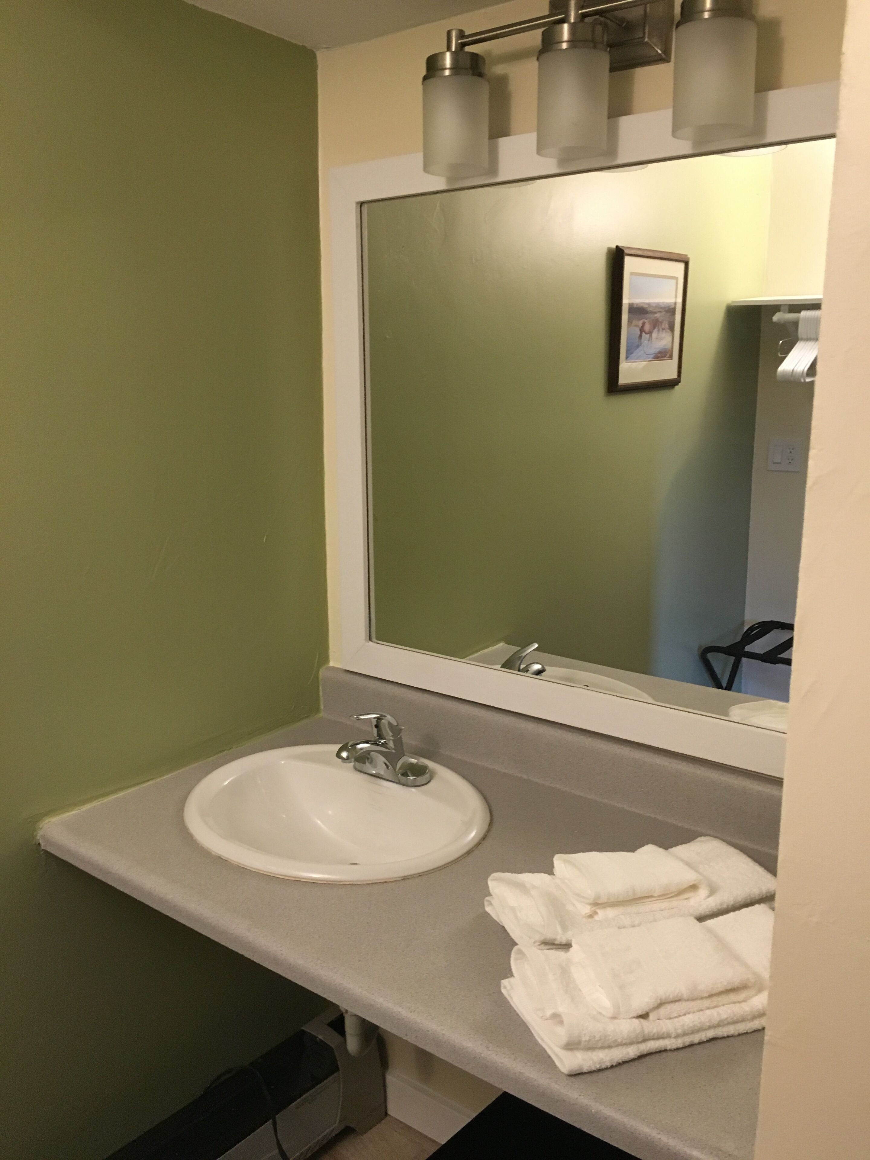 comfort room, 1 bedroom, private bathroom | bathroom | free toiletries, towels