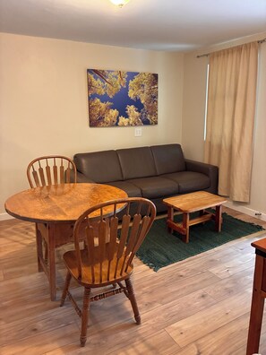 Deluxe Suite, 1 Bedroom | Living area