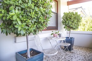 2-Bedroom Cottage | Terrace/patio