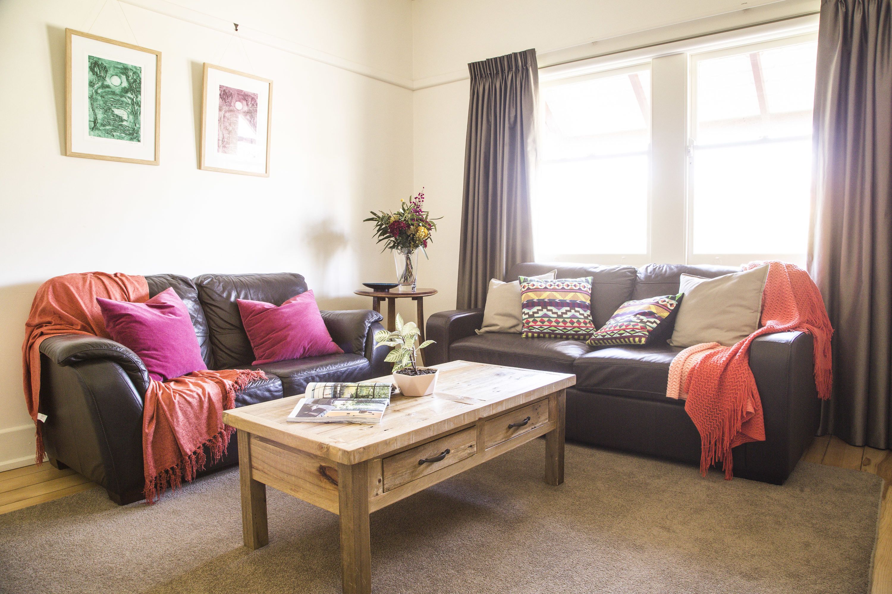 2-Bedroom Cottage | Living area | Flat-screen TV, fireplace, DVD player, MP3 dock