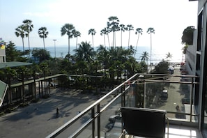 Luxury Apartments 508 Sea Views | Balcony - Apartments Alex Group NEOcondo Pattaya (Pattaya)