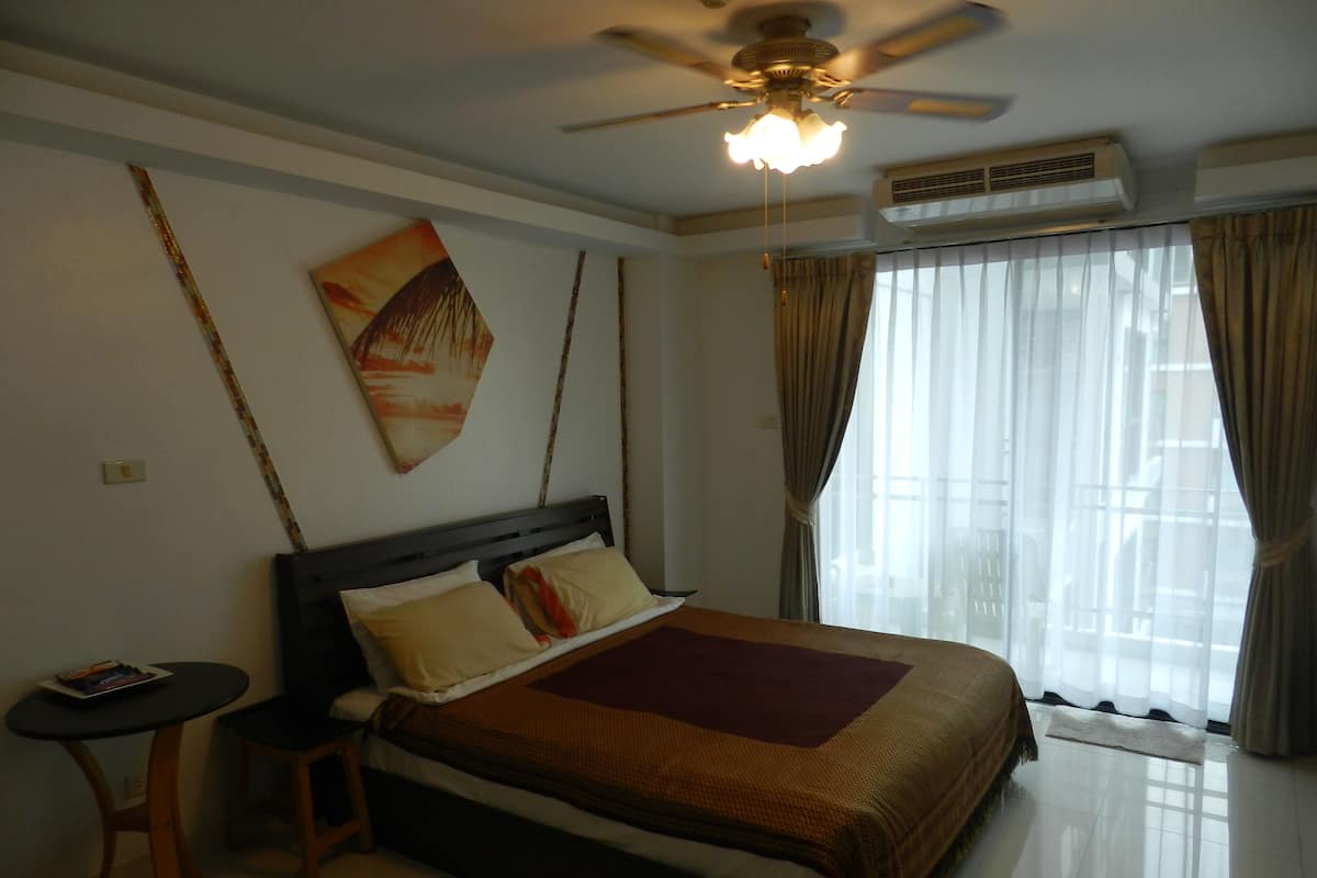 1 bedroom, Frette Italian sheets, premium bedding, Select Comfort beds