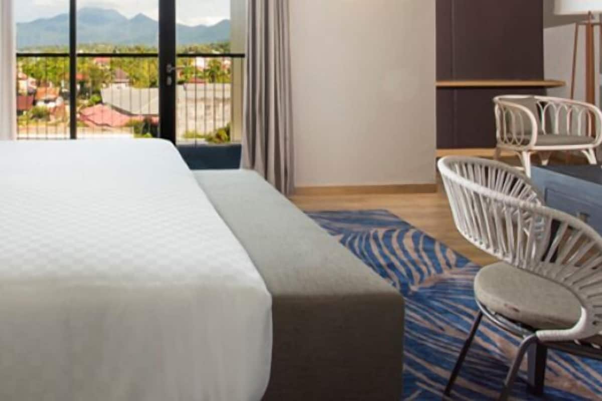 Business suite | 1 slaapkamer, een minibar, een kluis op de kamer, een bureau