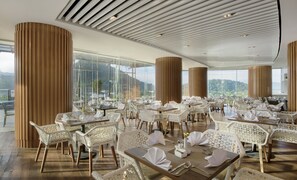 Frokost, lunsj og middag serveres, internasjonale retter 