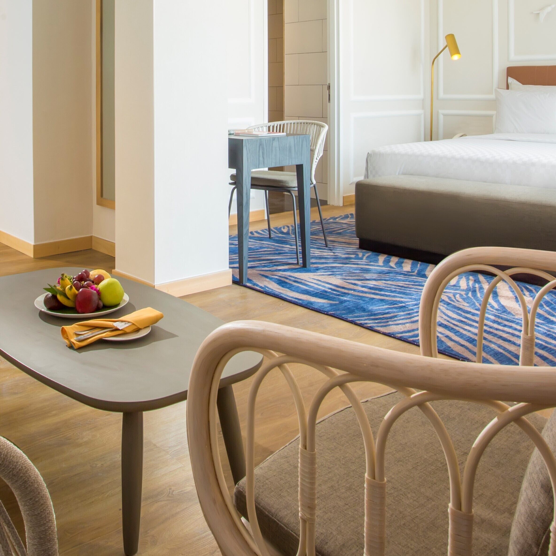Business Suite | Minibar, in-room safe, desk, iron/ironing board
