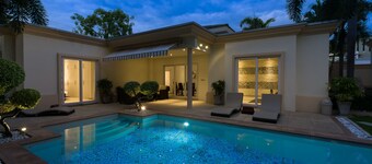 Luxury Pool Villa SRV