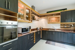 Luxury-Villa | Eigene Küche | Großer Kühlschrank, Mikrowelle, Ofen, Geschirrspüler