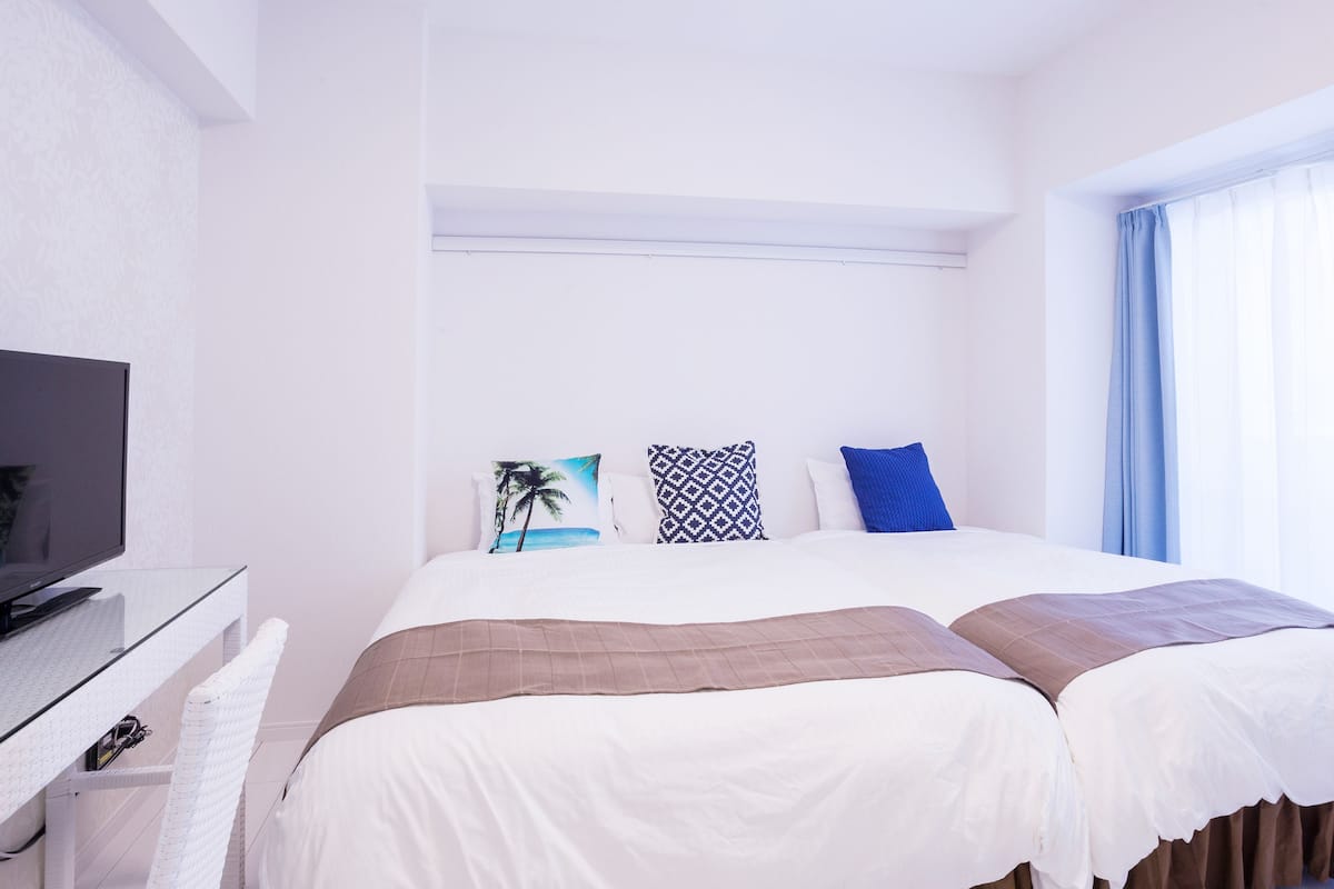 Annex-Large Twin Room | Desk, free WiFi
