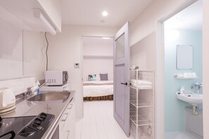 Zweibettzimmer (Annex) | Eigene Küche | Großer Kühlschrank, Mikrowelle, Wasserkocher, Eiswürfelbereiter