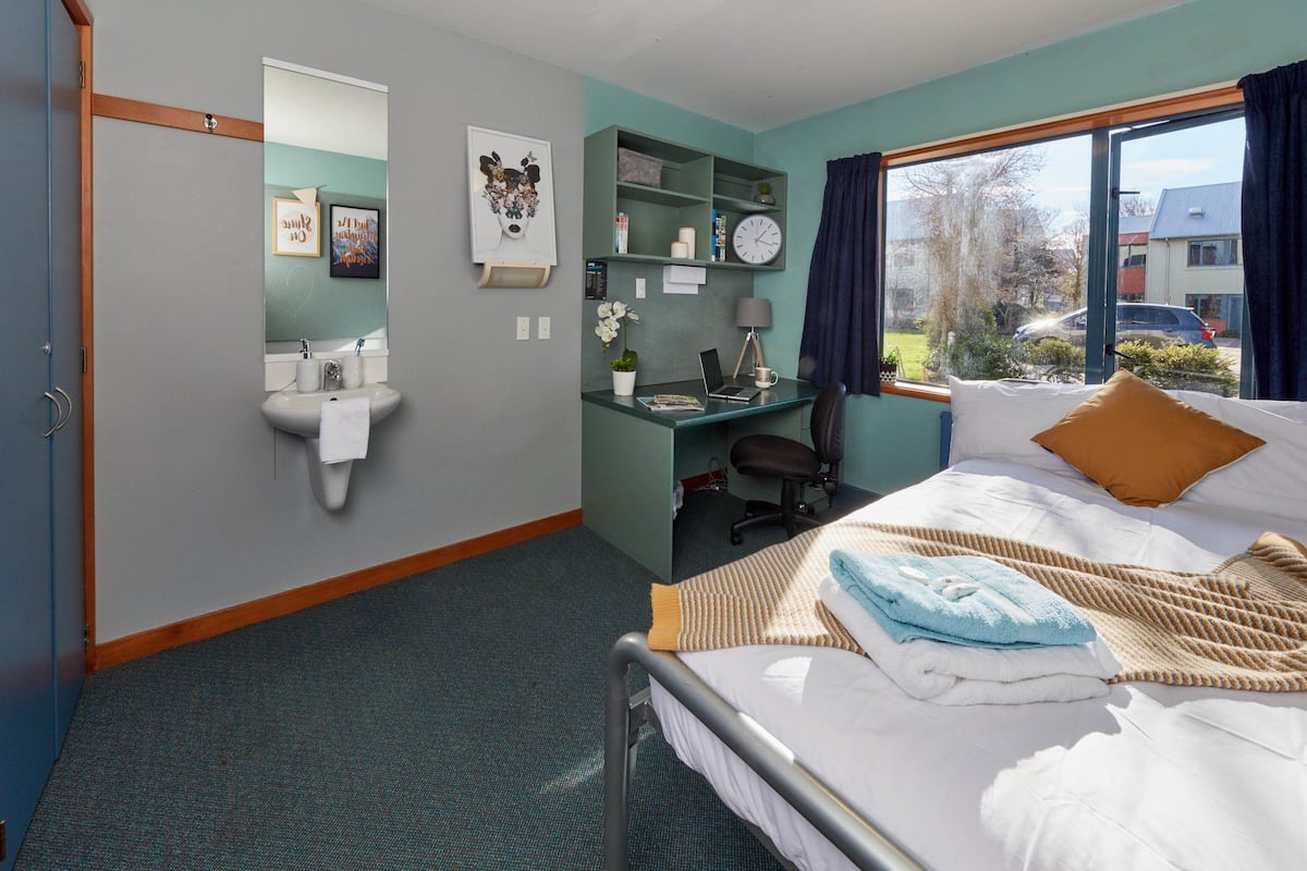 Standard Room with Shared Bathroom | Desk, free WiFi, bed sheets