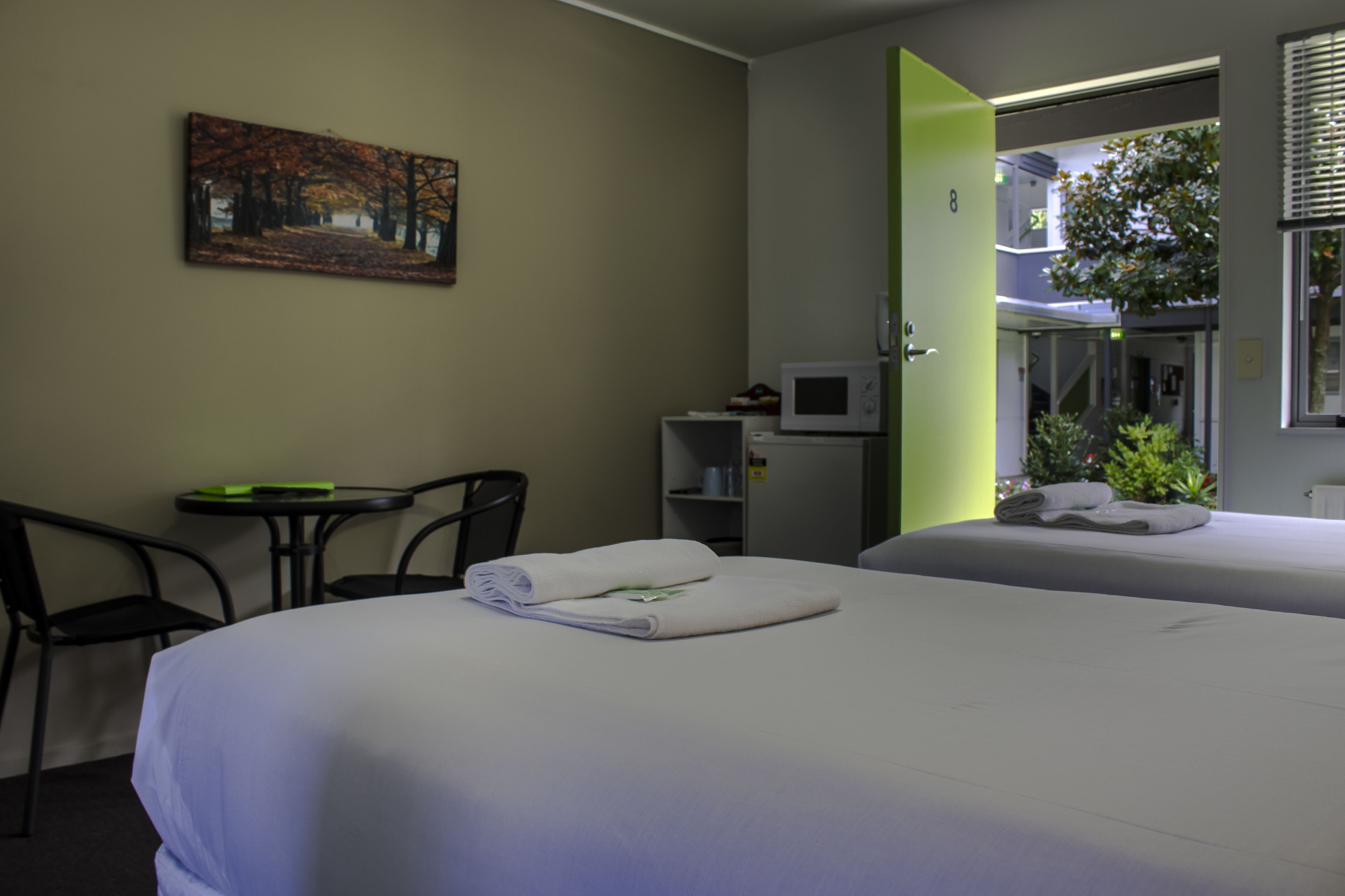 Habitación con 2 camas individuales | Escritorio, tabla de planchar con plancha y wifi gratis 