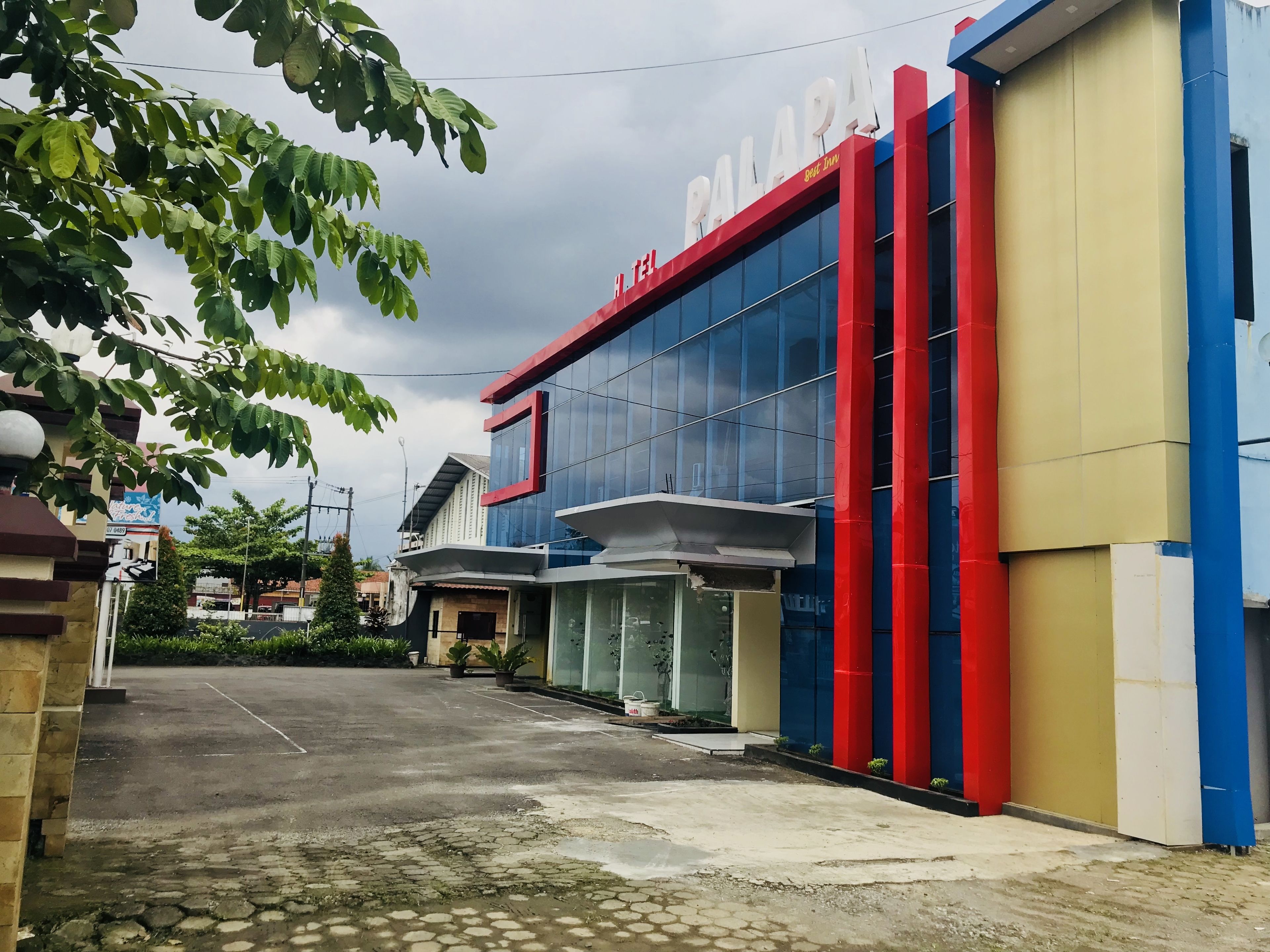 Halaman properti
