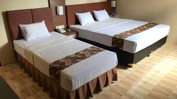 Desk, rollaway beds, free WiFi