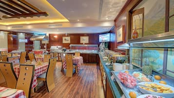 Daily buffet breakfast for a fee