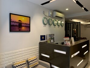 Reception - The Vibe Inn (Yangon)