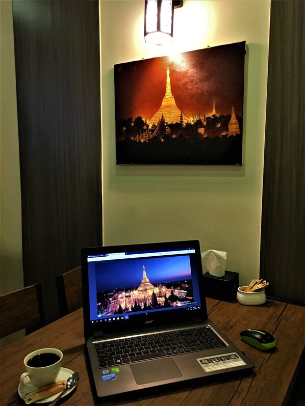 Interior - The Vibe Inn (Yangon)