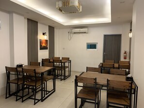 Restaurant - The Vibe Inn (Yangon)