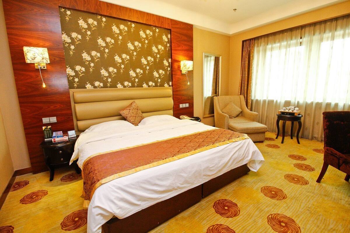 Minibar, in-room safe, desk, blackout curtains